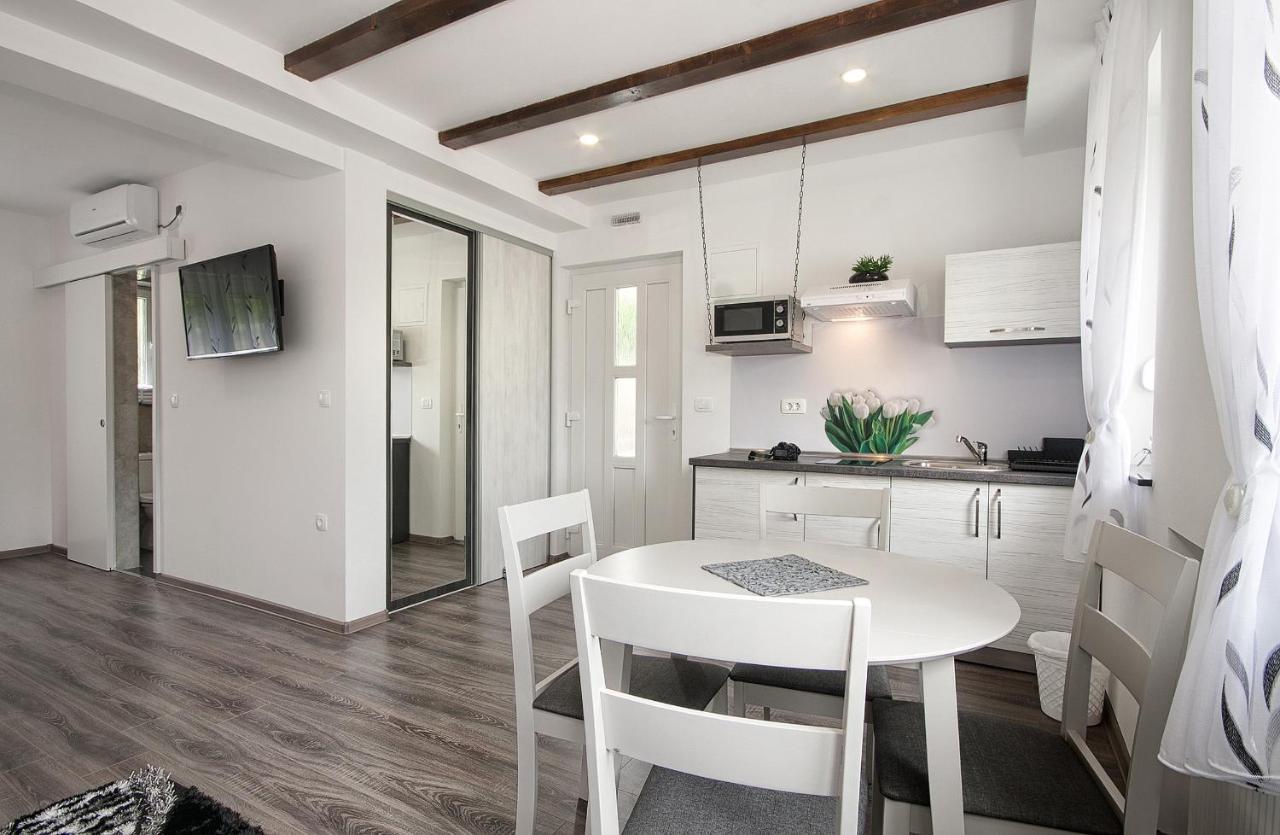 Studio Apartments Kaya Catrnja Экстерьер фото